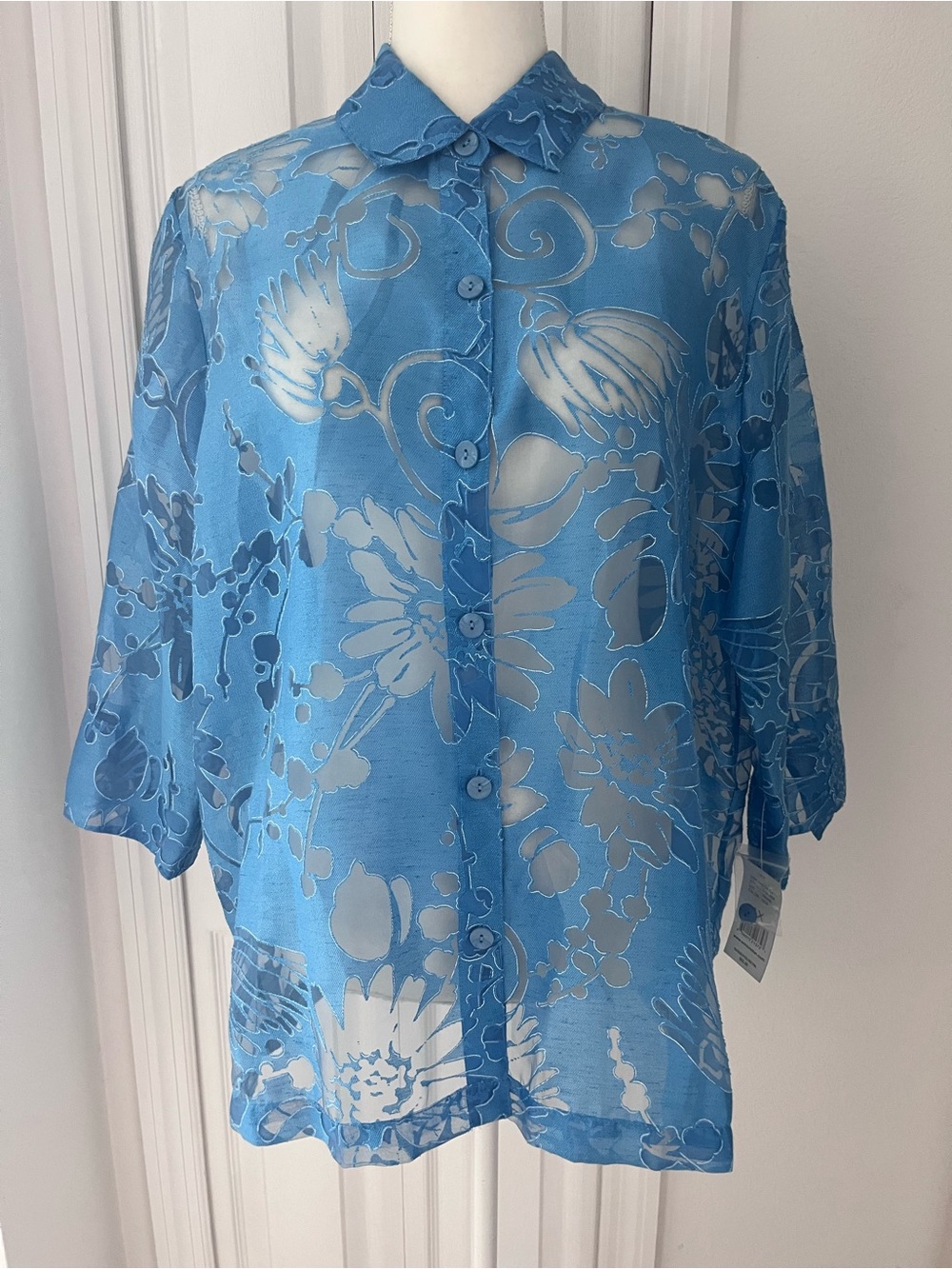 NWT - ELCC Dancing Daisy Floral Sheer Button-Down Shirt